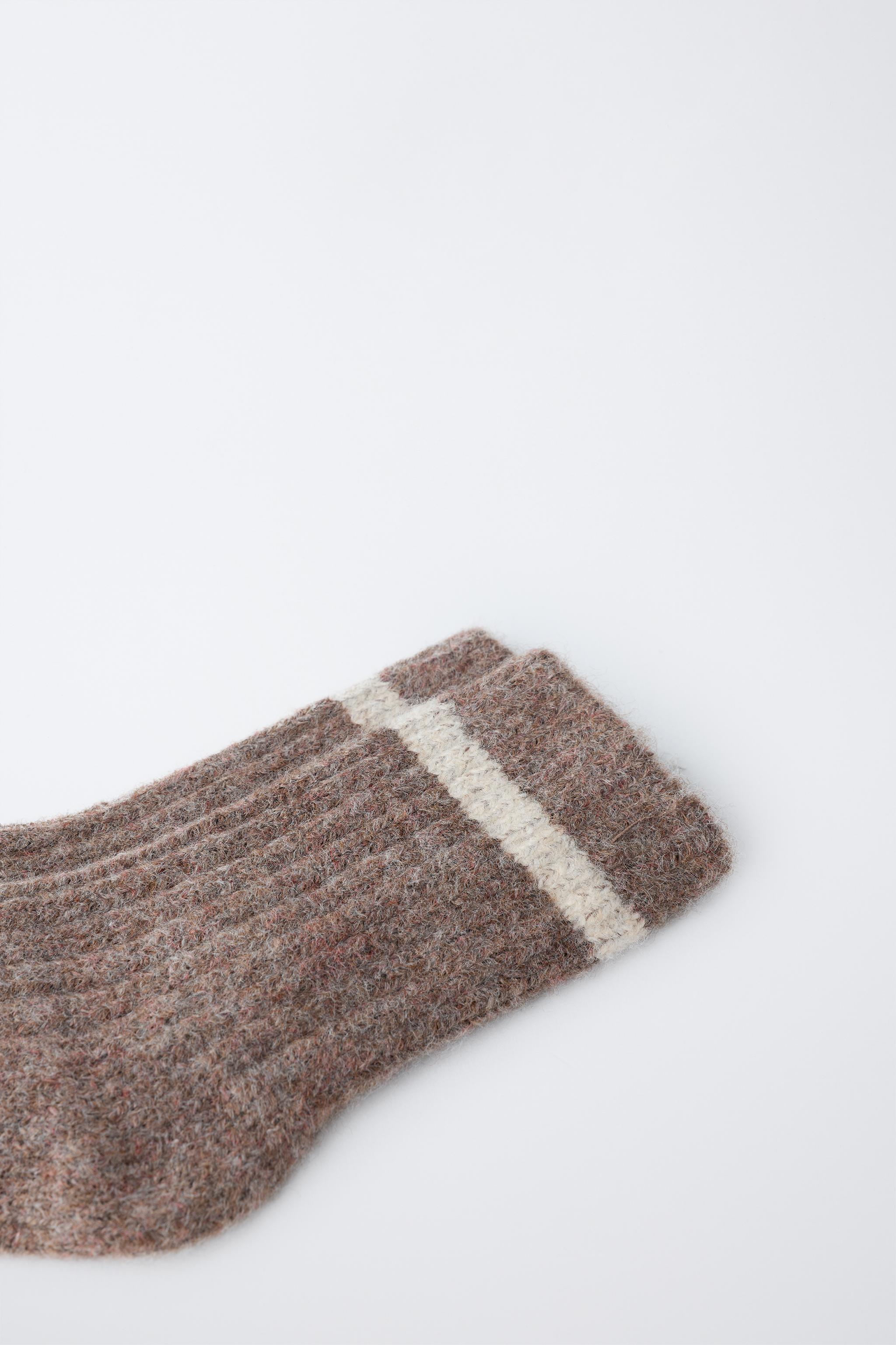 KNIT SOCKS WITH CONTRASTING STRIPE
